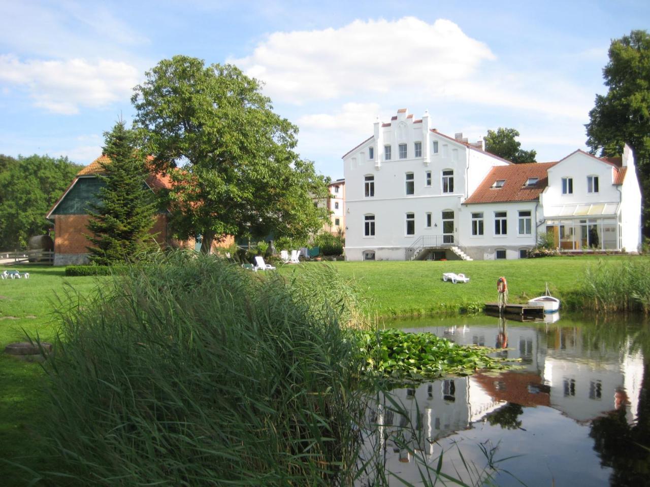 Ferienanlage Gutshaus Gramkow Buitenkant foto